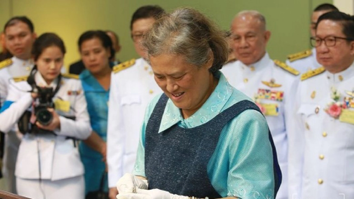 สมเด็จพระเทพฯ ทรงเปิดการแสดงนิทรรศการศิลปะปูนปั้น (ภาพชุด) สมเด็จพระเทพฯ ทรงเปิดการแสดงนิทรรศการศิลปะปูนปั้น (ภาพชุด)