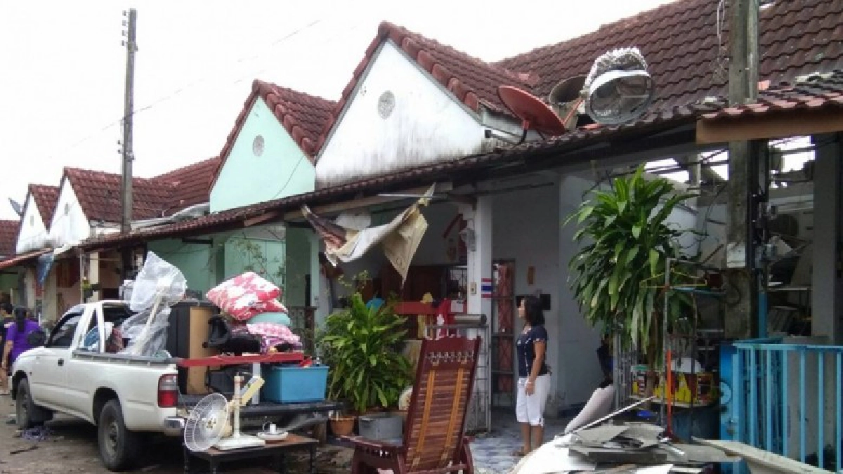 พายุกระหน่ำเมืองสุราษฎฯร์บ้านพังยับเสียหายกว่า100หลัง