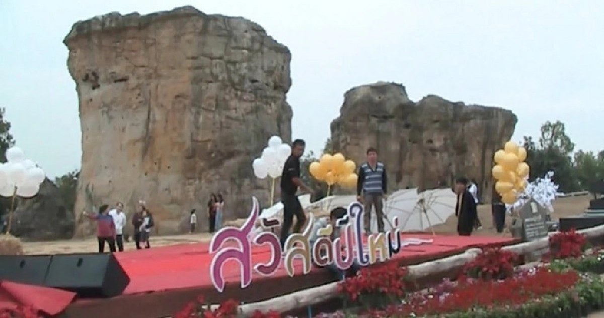 คึกคัก!!เคาท์ดาวน์“มอหินขาว” คึกคัก!!เคาท์ดาวน์“มอหินขาว”