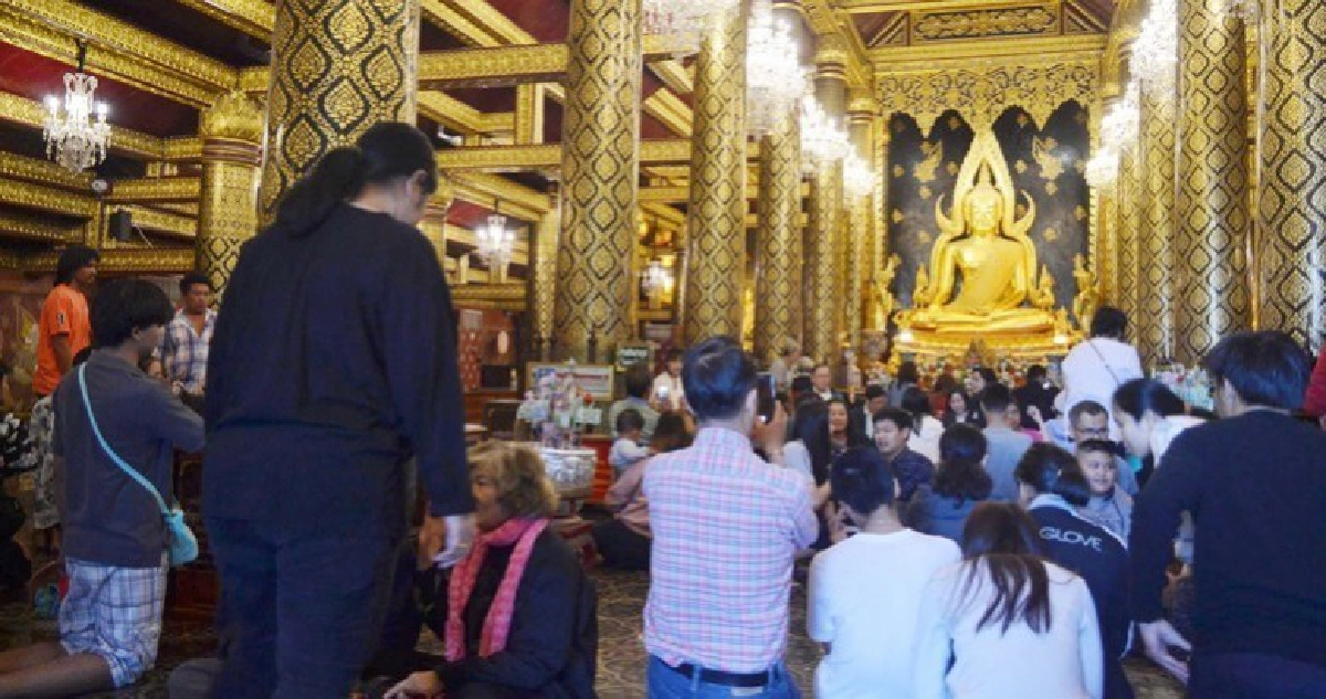 นทท.ไหว้“พระพุทธชินราช”แน่นวัดใหญ่