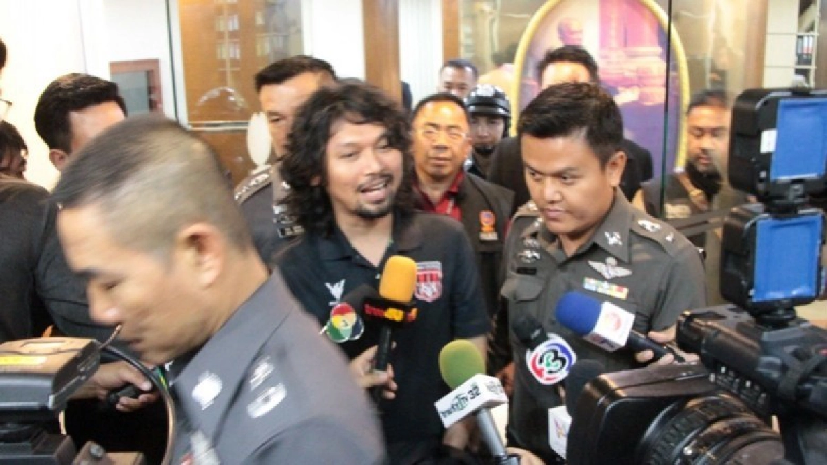 ตร.นำตัว “เสกโลโซ” คุมขัง ตร.นำตัว “เสกโลโซ” คุมขัง