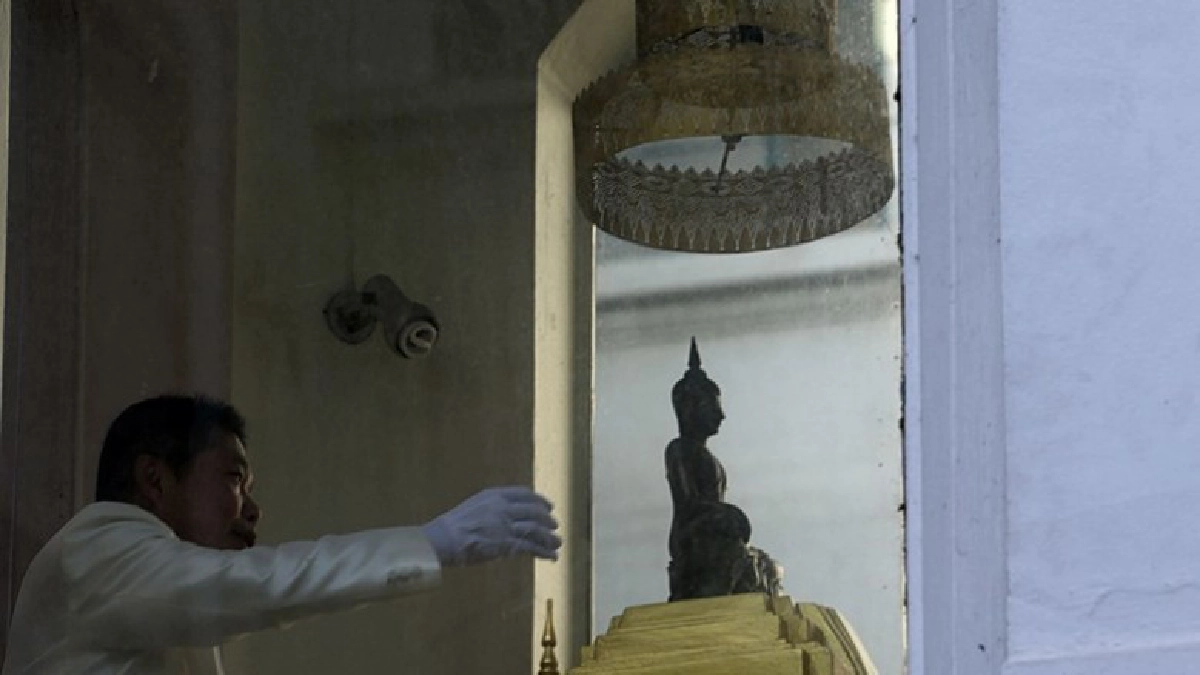 กทม.อัญเชิญพระพุทธนวราชบพิตรให้ ปชช.สักการะ (ภาพชุด)