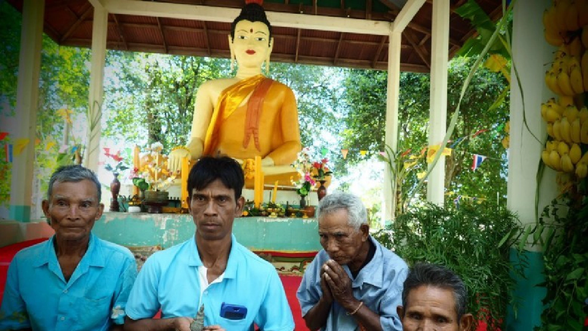 ฮือฮา...พระพุทธรูปผุดจากดิน ฮือฮา...พระพุทธรูปผุดจากดิน
