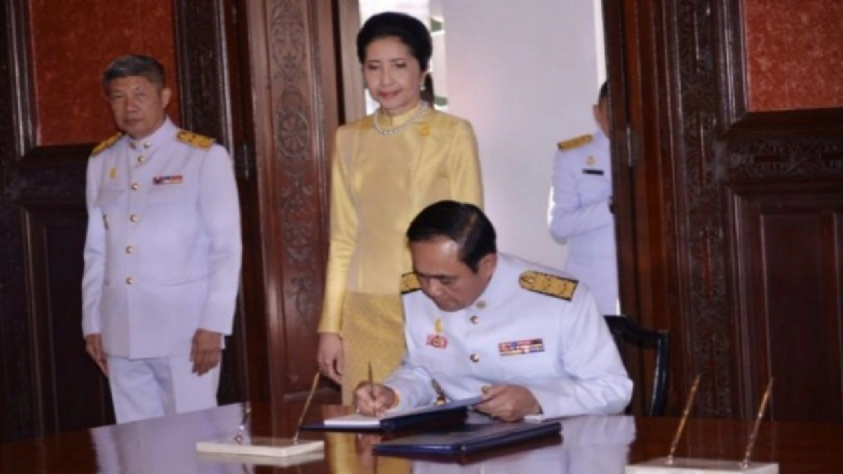 นายกฯ พร้อมภริยา ลงนามถวายพระพร 'ในหลวง ร.10'