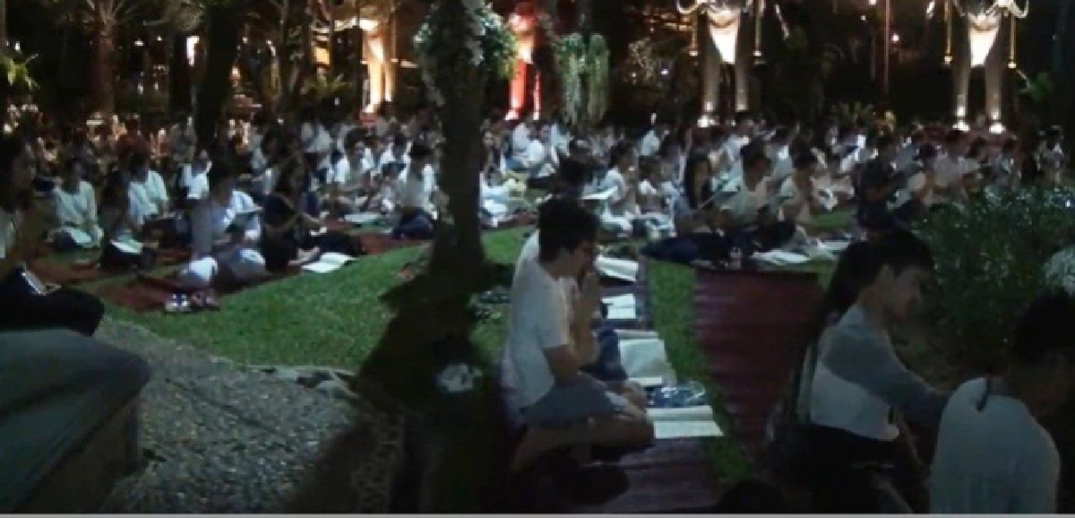 ชาวสมุทรปราการแห่เข้าวัดสวดมนต์ข้ามปี ชาวสมุทรปราการแห่เข้าวัดสวดมนต์ข้ามปี