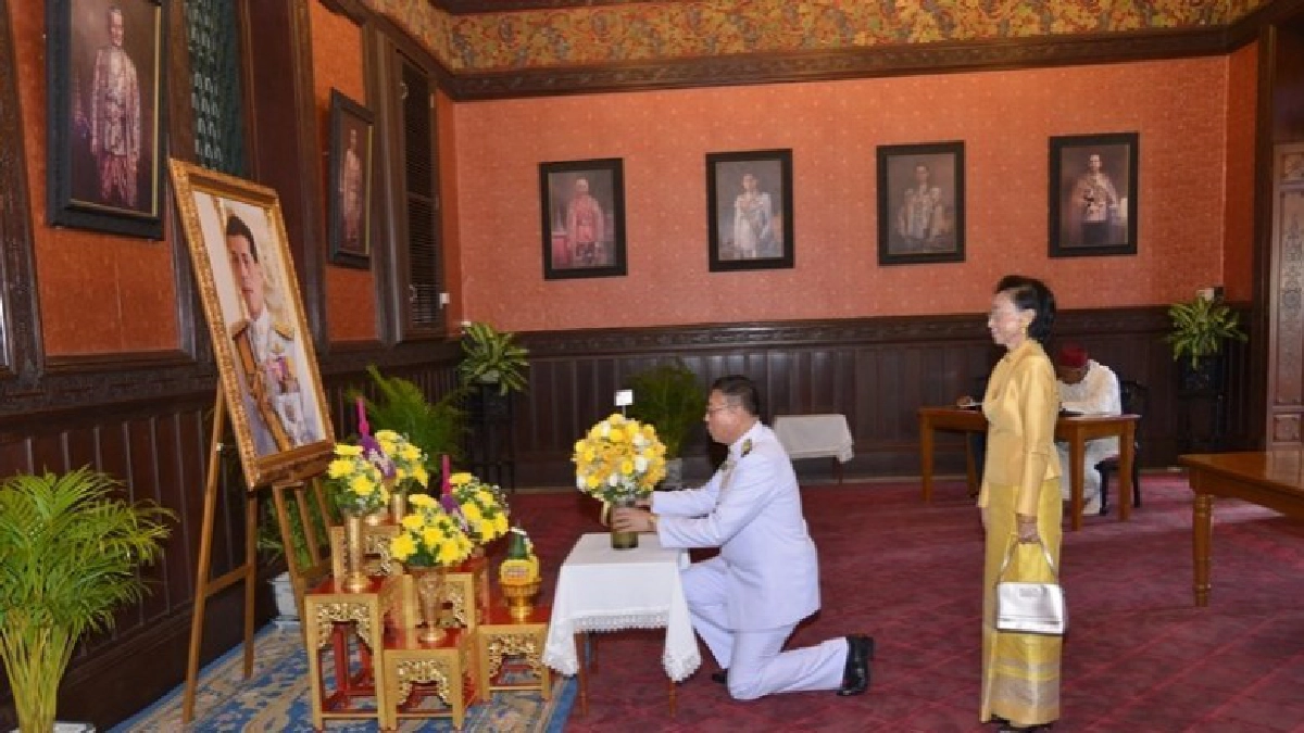 "พรเพชร" นำสนช. ลงนามถวายพระพร "ร.10"