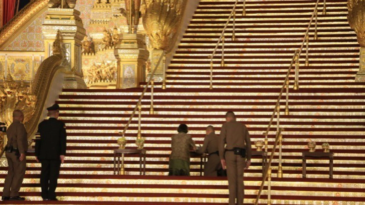 สมเด็จพระเทพ เสด็จฯ ทรงกราบพระเมรุมาศครั้งสุดท้าย สมเด็จพระเทพ เสด็จฯ ทรงกราบพระเมรุมาศครั้งสุดท้าย