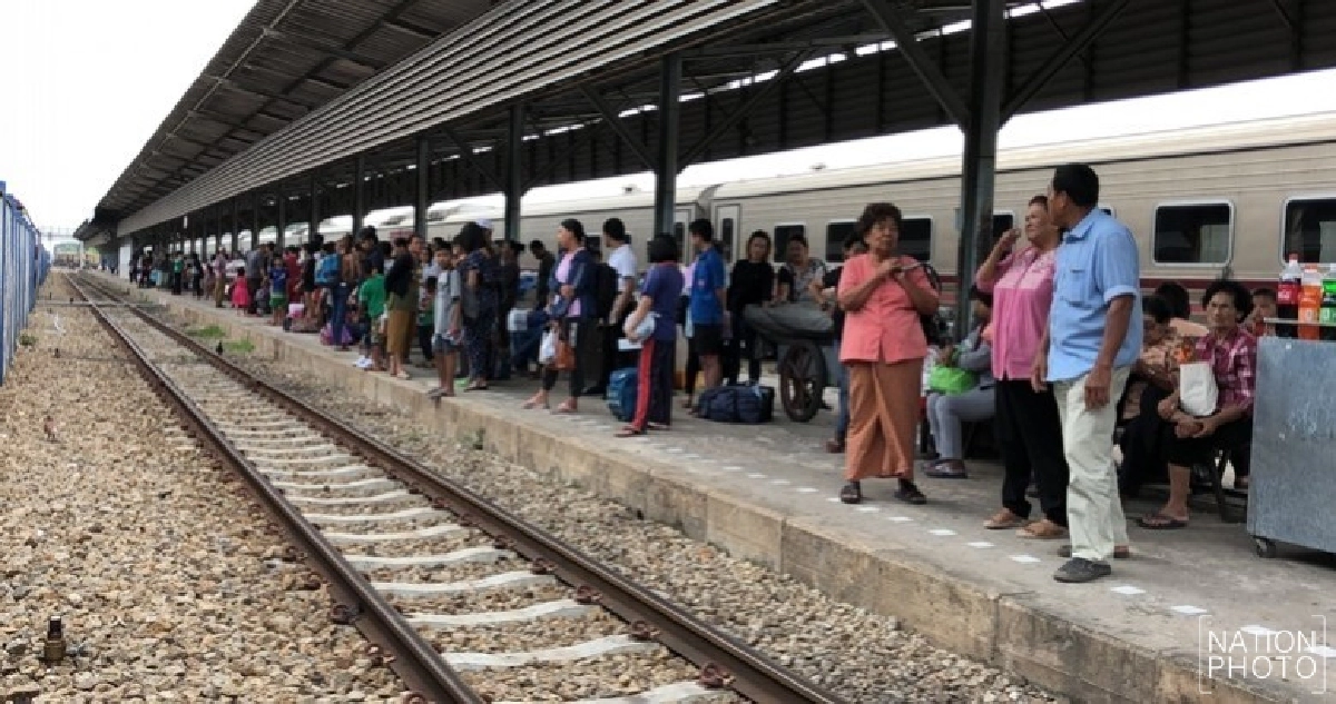 สถานีรถไฟหาดใหญ่คึกคัก ปชช.ทยอยเดินทางกลับทำงาน สถานีรถไฟหาดใหญ่คึกคัก ปชช.ทยอยเดินทางกลับทำงาน