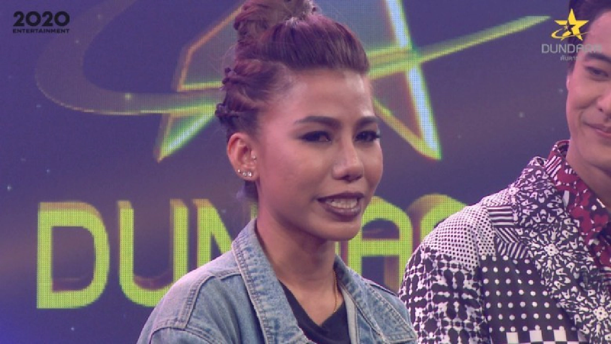 'ชมพู่' น้ำตาแตก กลางรายการ 'ดันดารา GOLD' 'ชมพู่' น้ำตาแตก กลางรายการ 'ดันดารา GOLD'