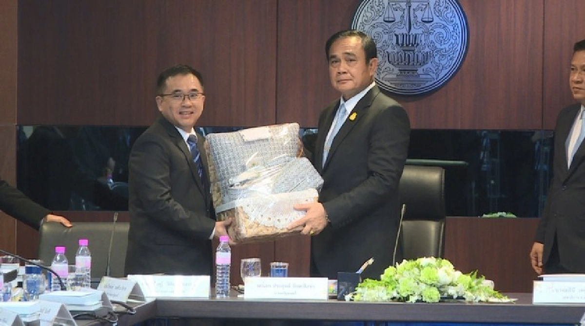 "บิ๊กตู่"ขยาด กระเช้าปีใหม่ ถามราคาเกิน 3 พันหรือไม่? "บิ๊กตู่"ขยาด กระเช้าปีใหม่ ถามราคาเกิน 3 พันหรือไม่?