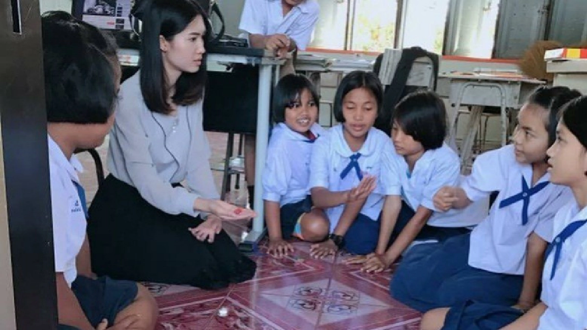 (คลิป) มาเล่นหมากเก็บกับ "ครูแอ๋ม" กันเถอะ (คลิป) มาเล่นหมากเก็บกับ "ครูแอ๋ม" กันเถอะ