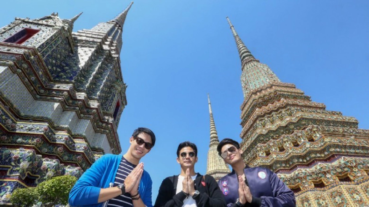 ‘ฌอห์ณ-ฮั่น-ณัฏฐ์’  พาชม ‘วัดโพธิ์’ ชิลริมแม่น้ำเจ้าพระยา 