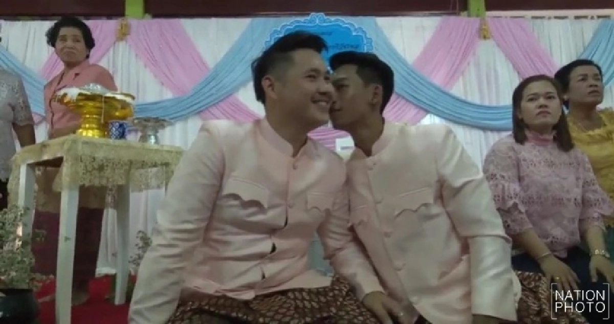 หนุ่มคู่แชทไลน์พบรักดูใจ 4 ปีวิวาห์ หนุ่มคู่แชทไลน์พบรักดูใจ 4 ปีวิวาห์
