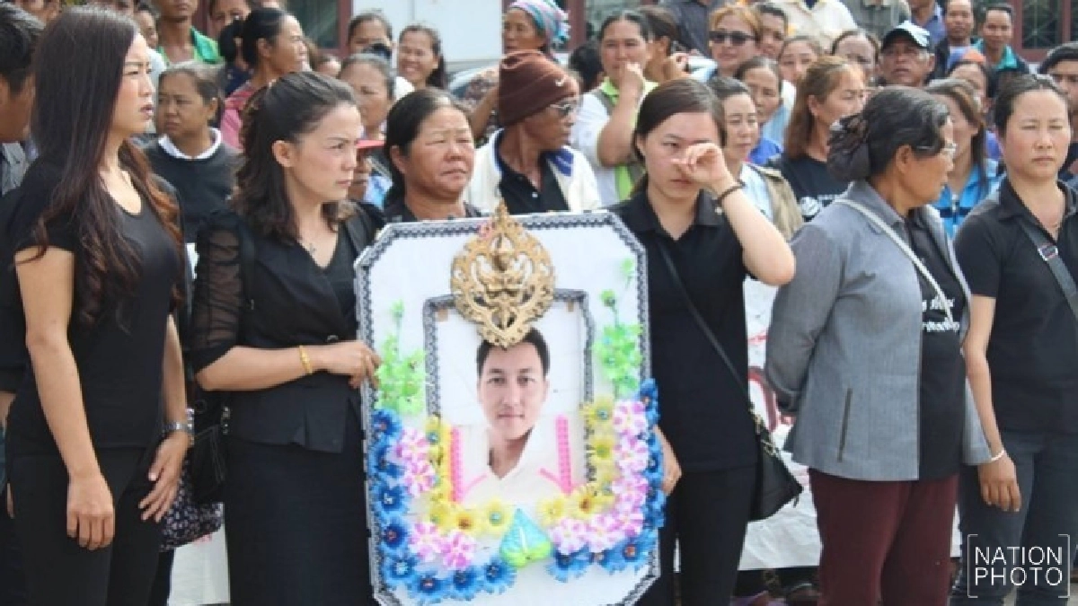 แห่ศพขอความเป็นธรรมหน้าอำเภอแม่สรวย แห่ศพขอความเป็นธรรมหน้าอำเภอแม่สรวย