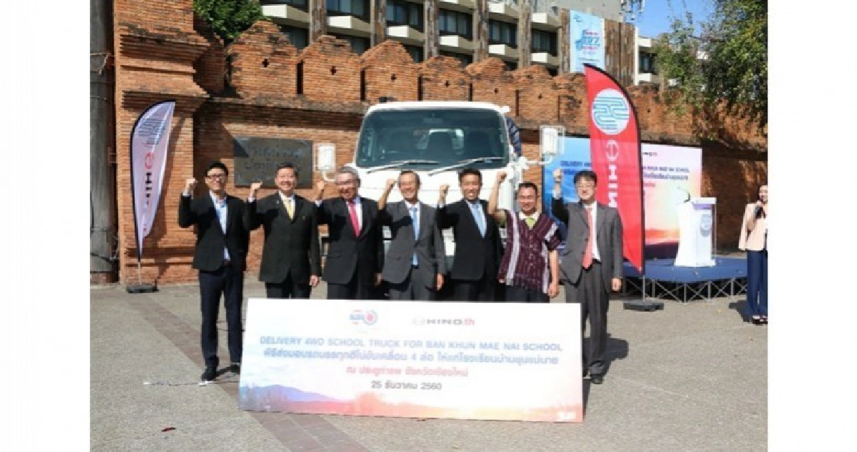 บริจาครถบรรทุกฮีโน่เพื่อพี่น้องชาวไทยในถิ่นทุรกันดาร บริจาครถบรรทุกฮีโน่เพื่อพี่น้องชาวไทยในถิ่นทุรกันดาร