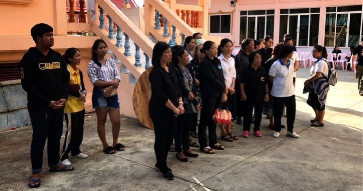รดน้ำศพสาววัย 17 ปี ถูกค้อนทุบดับสุดเศร้า !! รดน้ำศพสาววัย 17 ปี ถูกค้อนทุบดับสุดเศร้า !!