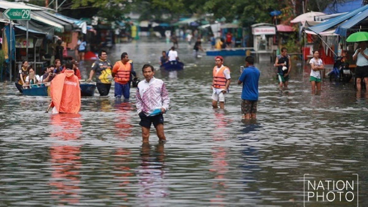 ถนนหรือคลอง !! "เสรีไทย-ลาดพร้าว" ติดหนักมาก(ภาพชุด) ถนนหรือคลอง !! "เสรีไทย-ลาดพร้าว" ติดหนักมาก(ภาพชุด)