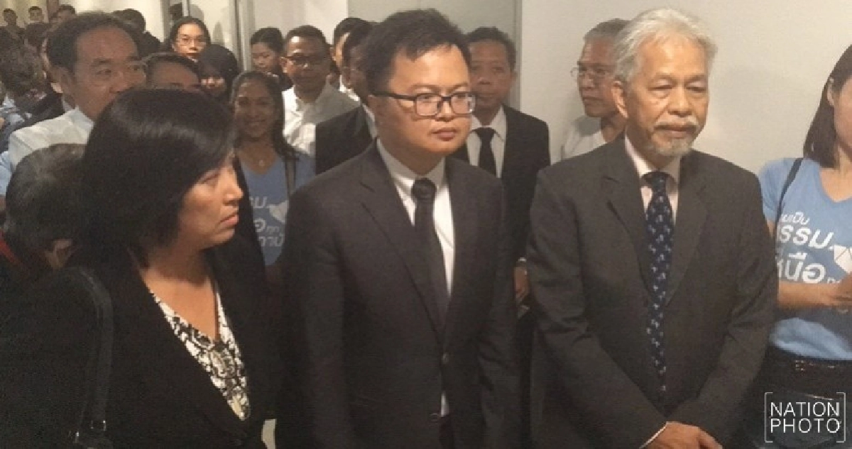 'อานนท์ นำภา' รับทราบข้อหา'หมิ่นศาล-พ.ร.บ.คอมฯ' 'อานนท์ นำภา' รับทราบข้อหา'หมิ่นศาล-พ.ร.บ.คอมฯ'