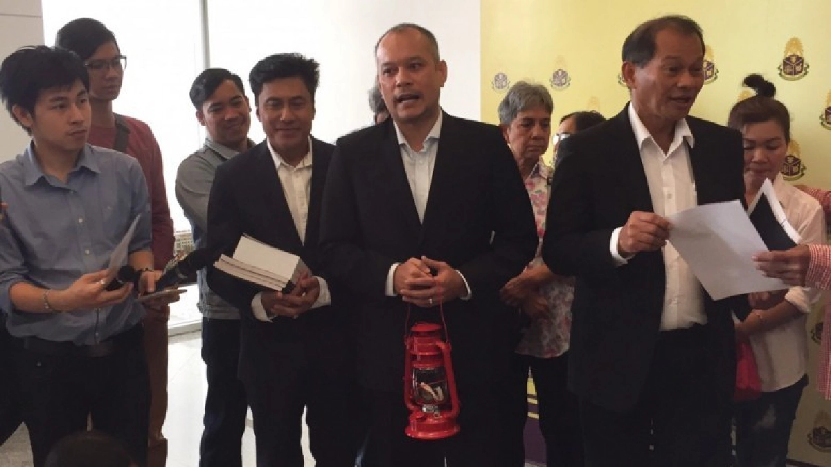 "นปช." บุก ป.ป.ช. ขอสำนวนคดีสลายม็อบปี 53 "นปช." บุก ป.ป.ช. ขอสำนวนคดีสลายม็อบปี 53