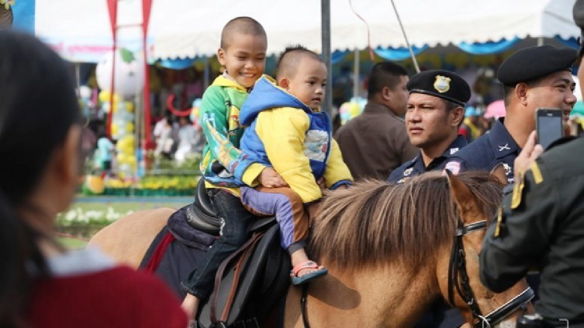 สมเด็จพระเจ้าอยู่หัว โปรดเกล้าฯจัดงานวันเด็กแห่งชาติ(ภาพชุด) สมเด็จพระเจ้าอยู่หัว โปรดเกล้าฯจัดงานวันเด็กแห่งชาติ(ภาพชุด)