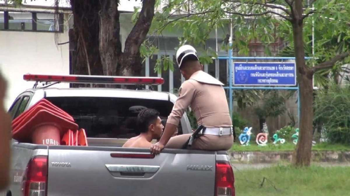 "เยาวชนศูนย์ฝึกฯสงขลา"ปีนกำแพงหลบหนี35คนจนท.จับได้แล้ว10คน "เยาวชนศูนย์ฝึกฯสงขลา"ปีนกำแพงหลบหนี35คนจนท.จับได้แล้ว10คน