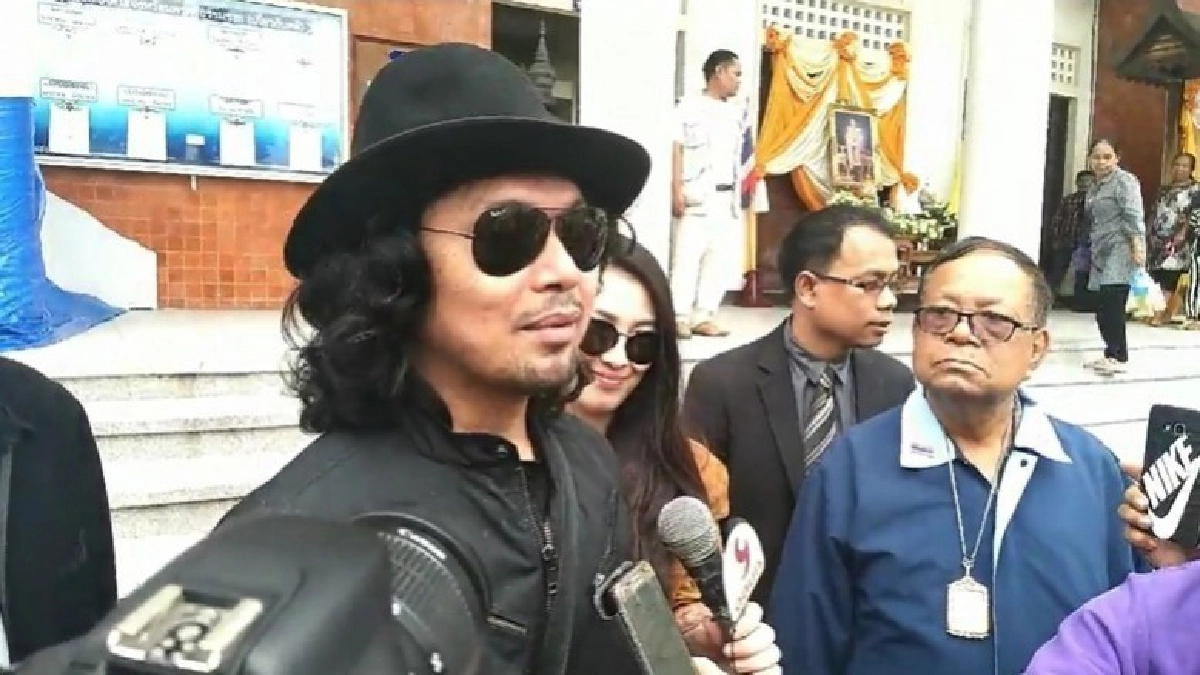 ‘เสก’ รายงานตัวศาลคดียิงปืน ‘เสก’ รายงานตัวศาลคดียิงปืน