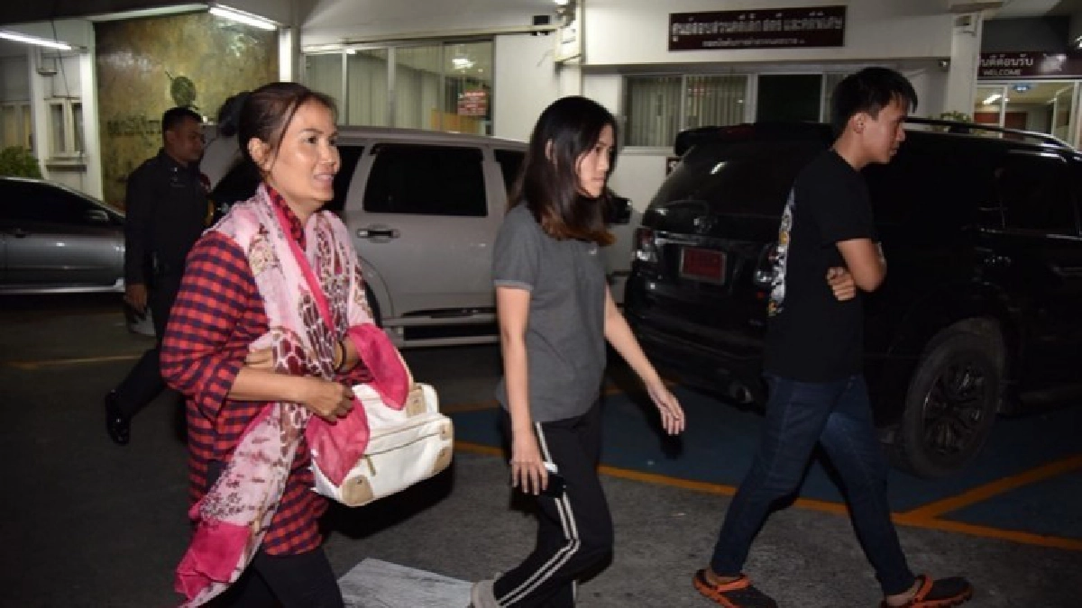 ตร.ห้วยขวางสอบ ‘ณิชา’ มาราธอน 12 ชม. ตร.ห้วยขวางสอบ ‘ณิชา’ มาราธอน 12 ชม.