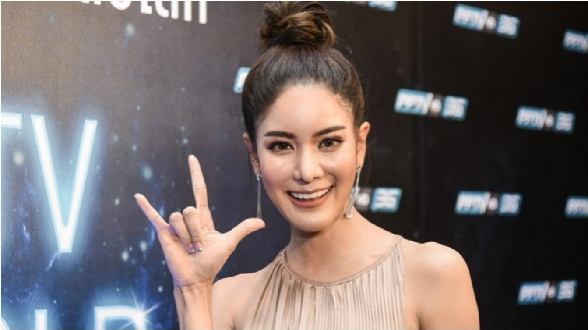 “ก้อย” ตอบ!! หลังถูกเชียร์แต่ง "ตูนบอดี้สแลม" กลางเวที “ก้อย” ตอบ!! หลังถูกเชียร์แต่ง "ตูนบอดี้สแลม" กลางเวที