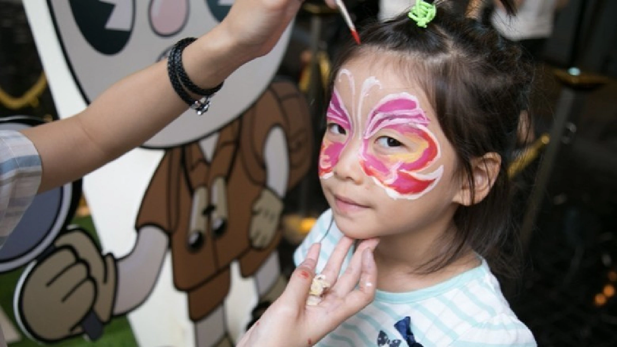 พ่อแม่คนดังยกครัวทัวร์วันเด็ก