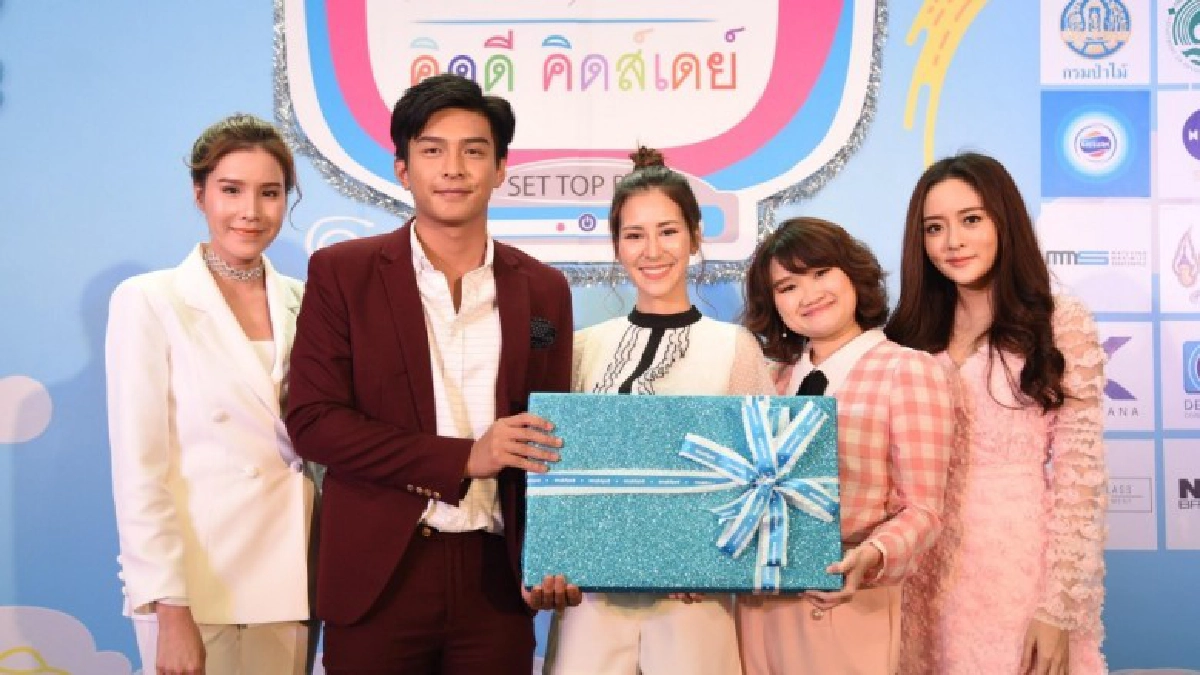 3นักแสดงข่อง 7 ร่วมมอบของขวัญวันเด็ก