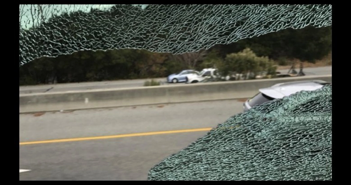 มือดีโจมตีรถรับส่ง พนง.แอปเปิล-กูเกิล