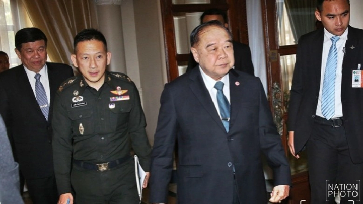 "บิ๊กป้อม" เผย "ดูอยู่แล้ว" นักการเมือง-สื่อ จ้องล้มรัฐบาล "บิ๊กป้อม" เผย "ดูอยู่แล้ว" นักการเมือง-สื่อ จ้องล้มรัฐบาล