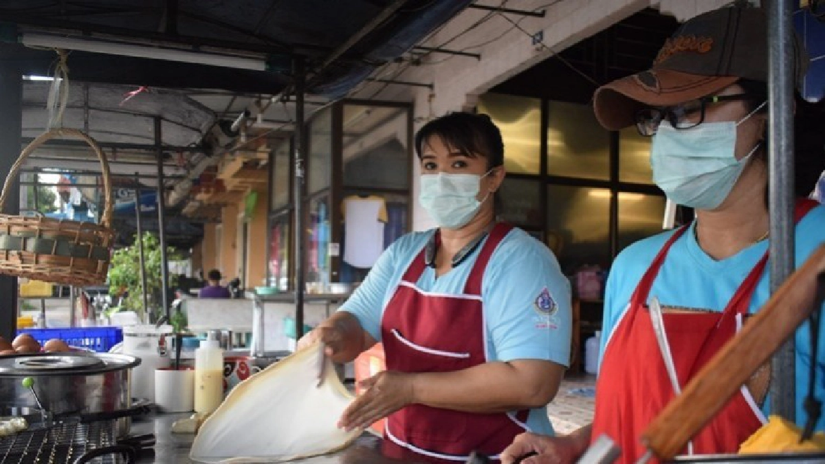 โรตีตบ"ครูเหน่ง"ขึ้นชื่อเมืองตรังสืบทอดกว่า 40 ปี