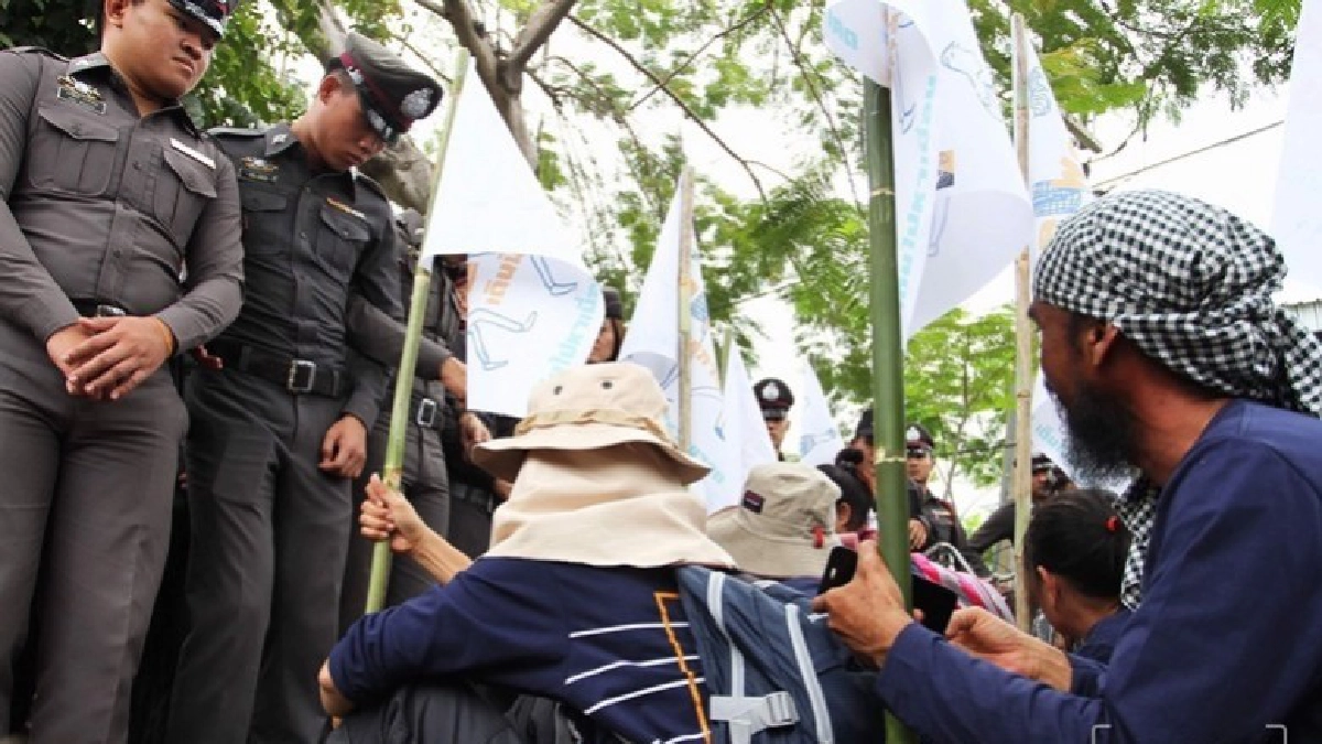 ตร.สกัดกิจกรรม“We Walk เดิน มิตรภาพ” ไม่ให้เคลื่อนขบวน ตร.สกัดกิจกรรม“We Walk เดิน มิตรภาพ” ไม่ให้เคลื่อนขบวน