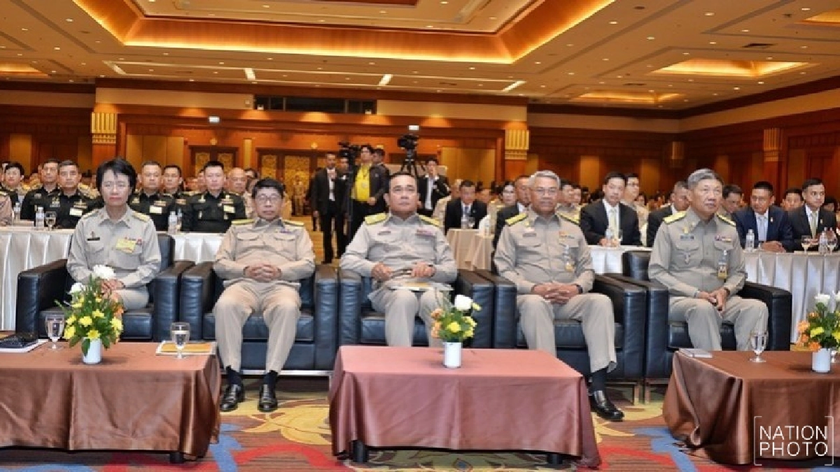 "นายกฯ" ขู่ประเมินผลงานบิ๊กขรก. "นายกฯ" ขู่ประเมินผลงานบิ๊กขรก.