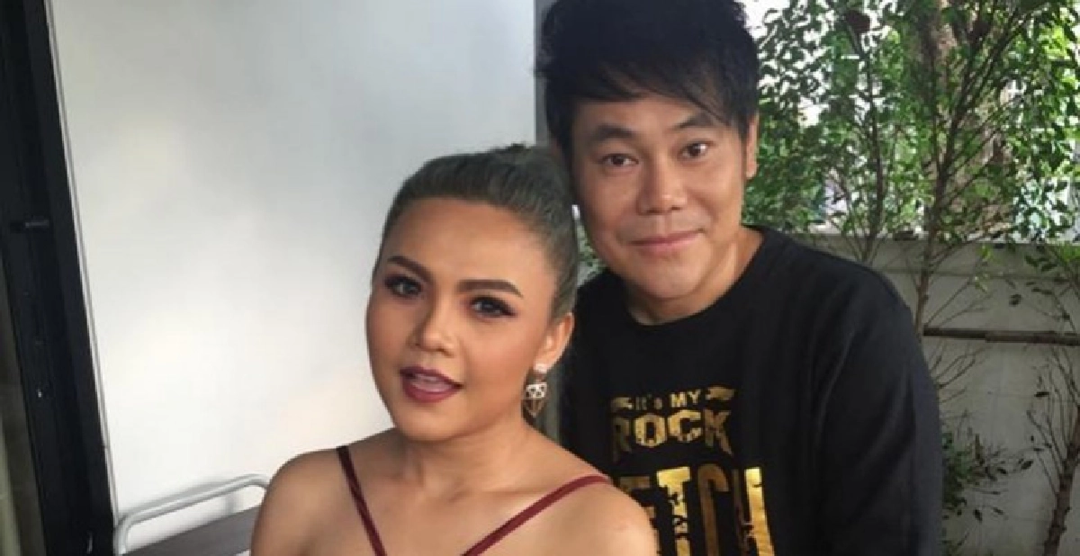 'เพชร สหรัตน์' ขึ้นขอโทษ 'ตั๊กแตน' 'เพชร สหรัตน์' ขึ้นขอโทษ 'ตั๊กแตน'