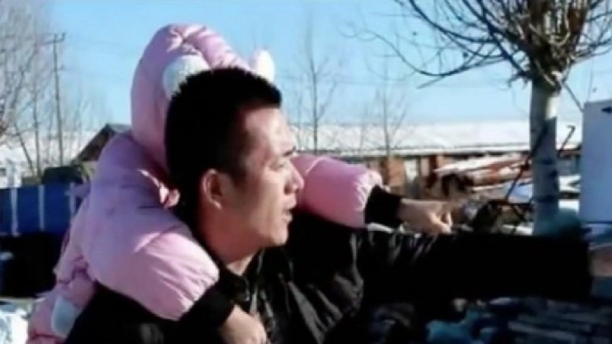 สะเทือนใจ!! “เด็กหญิงจีน” วอนพ่อหยุดรักษามะเร็ง