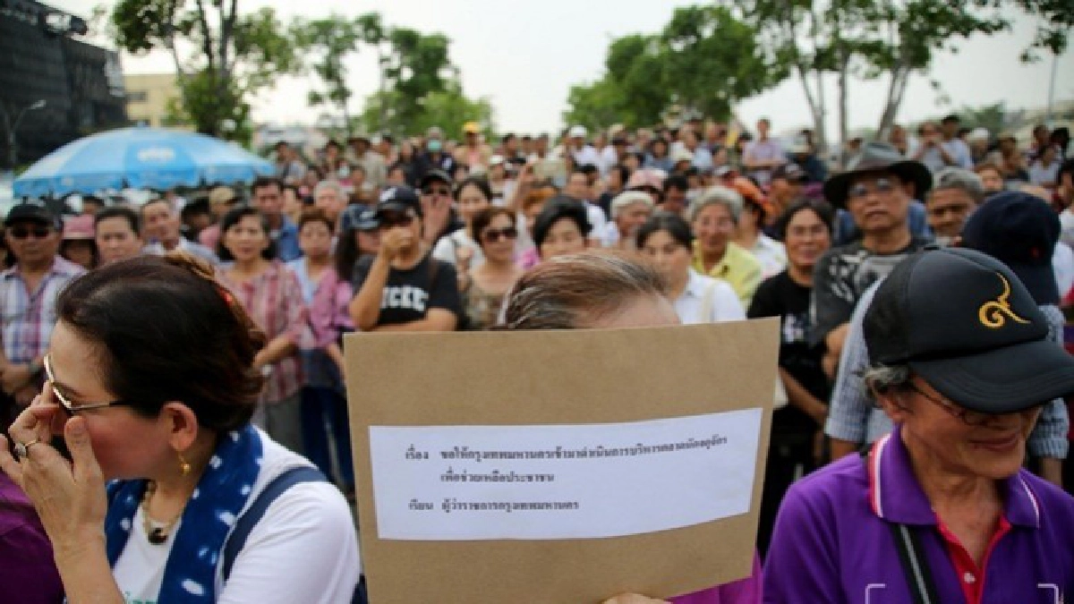 ผู้ค้าตลาดนัดจตุจักร ร้องผู้ว่าฯกทม. (ภาพชุด) ผู้ค้าตลาดนัดจตุจักร ร้องผู้ว่าฯกทม. (ภาพชุด)