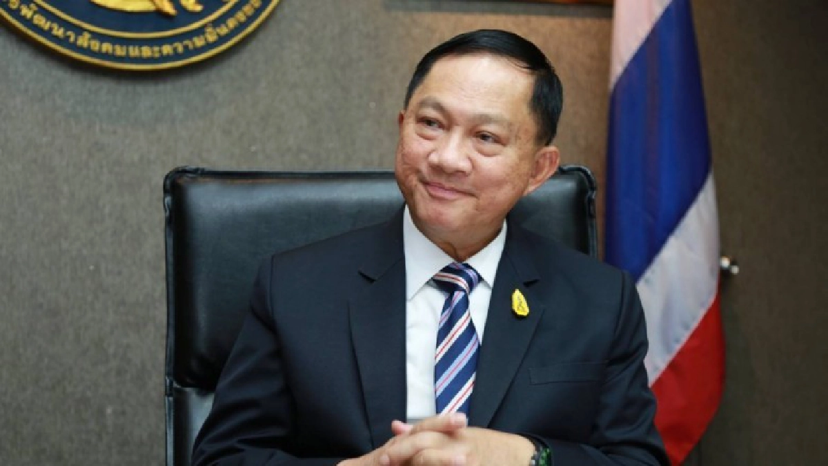 "รมว.แรงงาน” โต้ให้เคารพ "มติบอร์ดค่าจ้าง" "รมว.แรงงาน” โต้ให้เคารพ "มติบอร์ดค่าจ้าง"