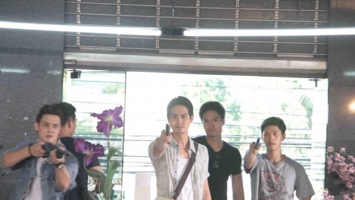 ‘น้ำ’ บุกปล้นธนาคารเย้ยตำรวจใน ‘มือปราบเหยี่ยวดำ’