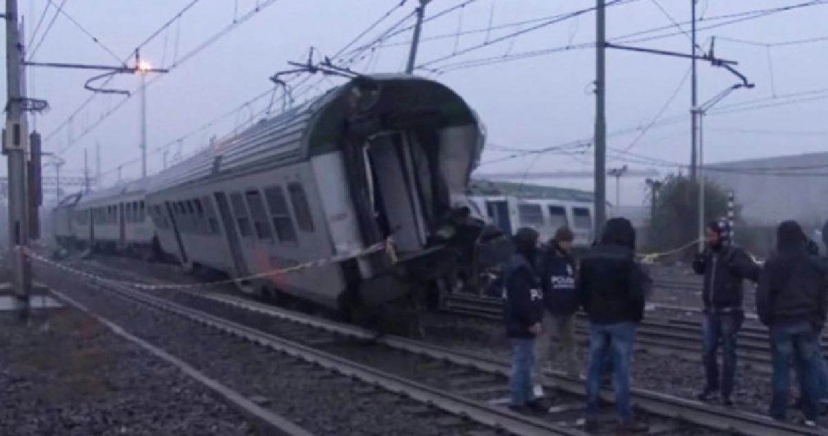 รถไฟตกรางในอิตาลี ดับ 3 เจ็บ 5 ราย รถไฟตกรางในอิตาลี ดับ 3 เจ็บ 5 ราย