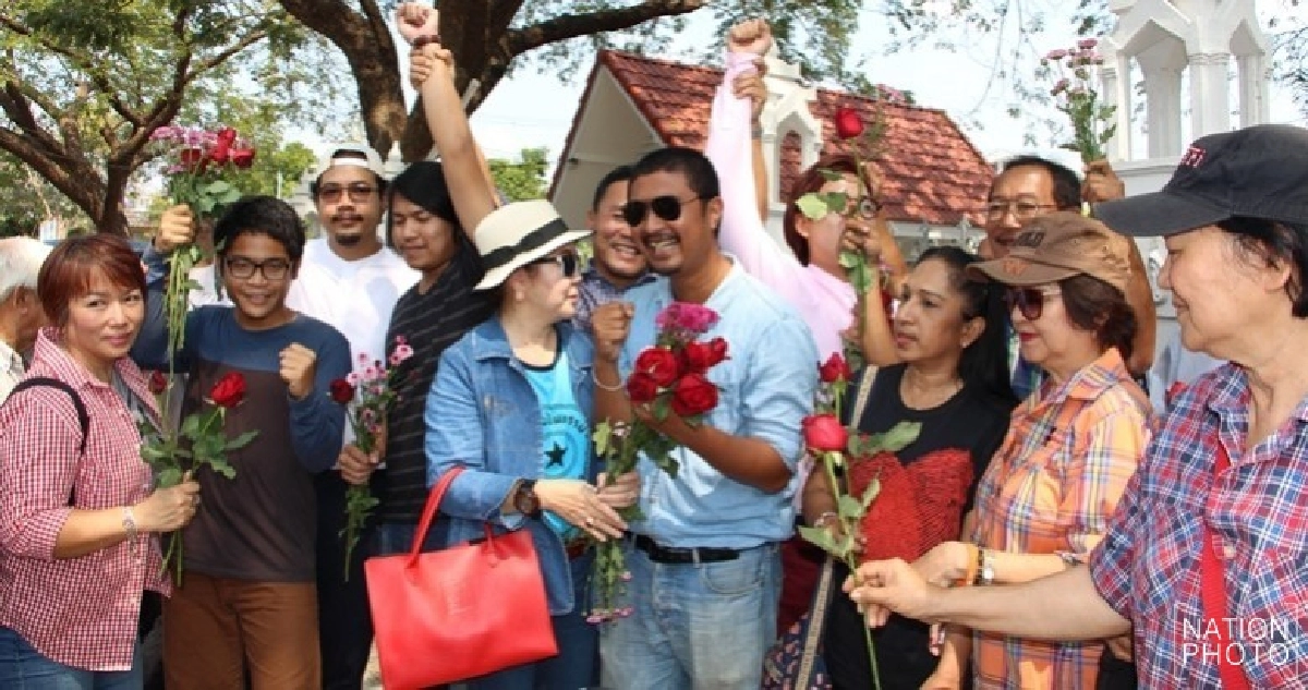 ยกฟ้อง'นศ.-นักข่าว'แจกเอกสารโหวตโน ยกฟ้อง'นศ.-นักข่าว'แจกเอกสารโหวตโน