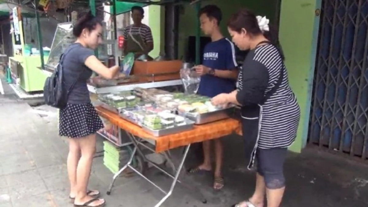 เปิดเคล็ดลับ “ยายเล็กขนมไทย” ขายดีวันละ 8 พันบาท เปิดเคล็ดลับ “ยายเล็กขนมไทย” ขายดีวันละ 8 พันบาท