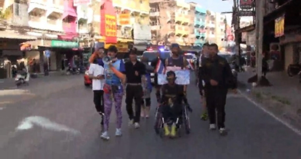 ‘ลุงหมี’ ปั่นวีลแชร์ระดมเงินบริจาค 9 รพ.