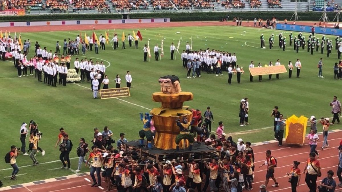 เคลื่อนขบวนล้อการเมืองลุล่วง นศ.โล่งอก เชื่อมีนิมิตหมายที่ดี