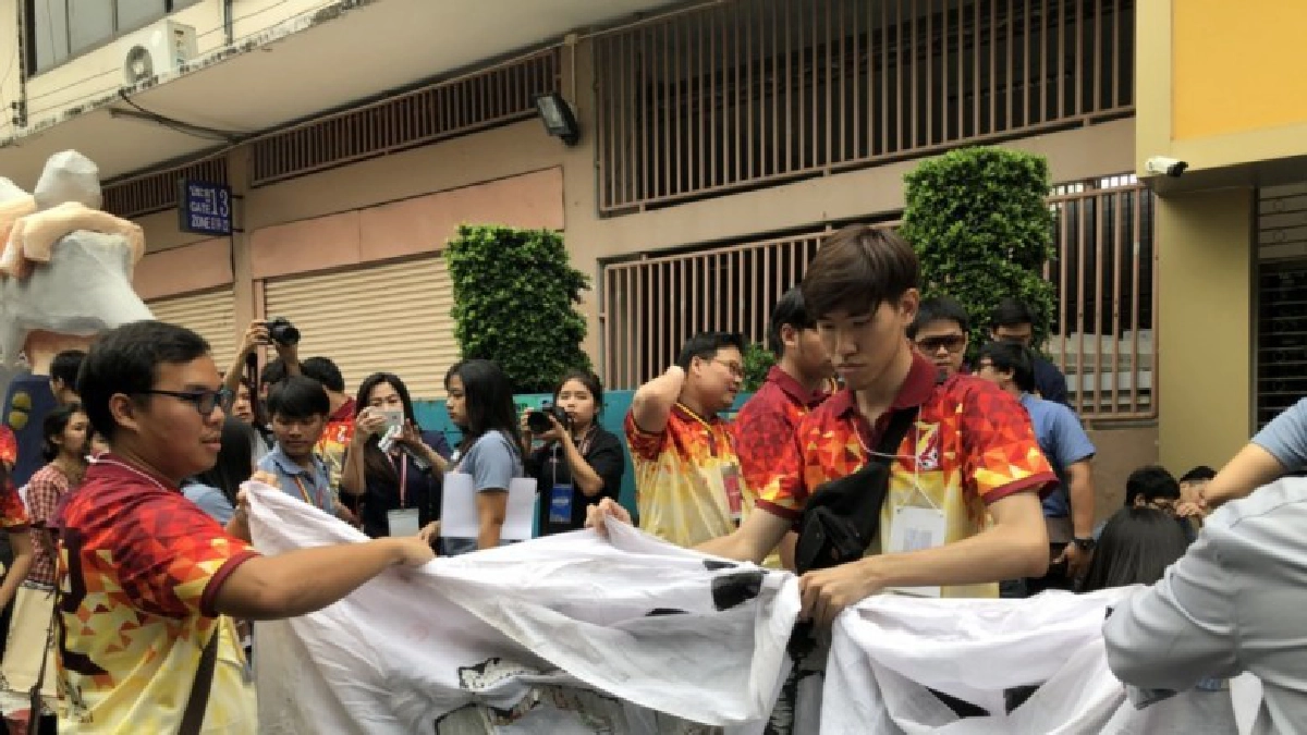 ตรวจป้ายล้อการเมือง ป้องกันมือที่ 3 ตรวจป้ายล้อการเมือง ป้องกันมือที่ 3