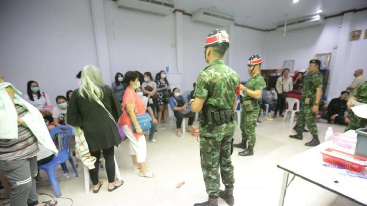 กองพลทหารราบที่9 บุกจับบ่อน”นกเขา กม.11”ยึดของกลางอื้อ     กองพลทหารราบที่9 บุกจับบ่อน”นกเขา กม.11”ยึดของกลางอื้อ