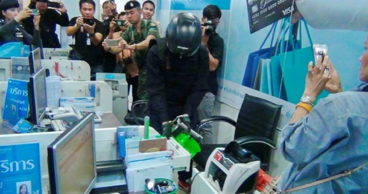 อึ้งกันทั้งตำบลหลัง“ขรก.ระดับสูง”กลายเป็นโจรจี้แบงก์ อึ้งกันทั้งตำบลหลัง“ขรก.ระดับสูง”กลายเป็นโจรจี้แบงก์