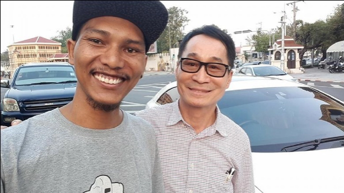 "ขอบคุณที่ไม่โกรธผม เฉี่ยวรถหรูคุณลุง" "ขอบคุณที่ไม่โกรธผม เฉี่ยวรถหรูคุณลุง"