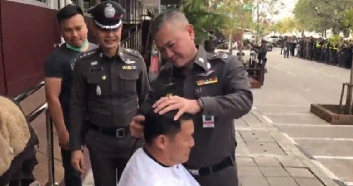 ผู้การอุดรฯ ตรวจแถว-ปัตตาเลี่ยนไถลูกน้องผมยาว